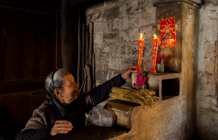 掌管饮食 主宰祸福 农历八月初一，恭逢灶神圣诞