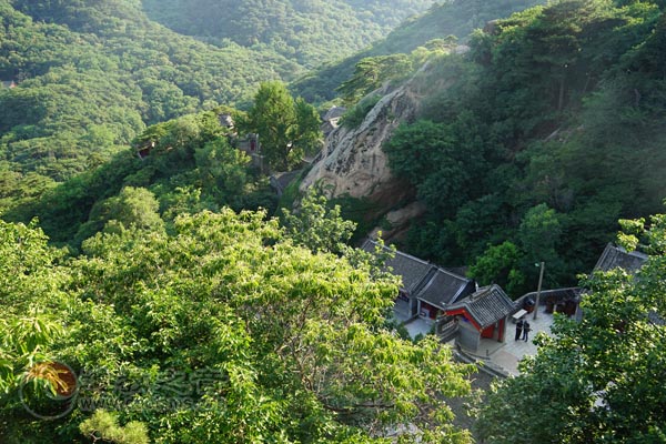 客居千山无量观，重温因战乱出关而开宗辽东道教的峥嵘